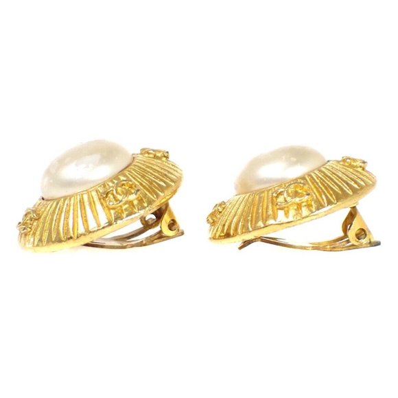 CHANEL CC Imitation Pearl Round Button Earrings Clip-On GHW Vintage - Picture 9 of 10